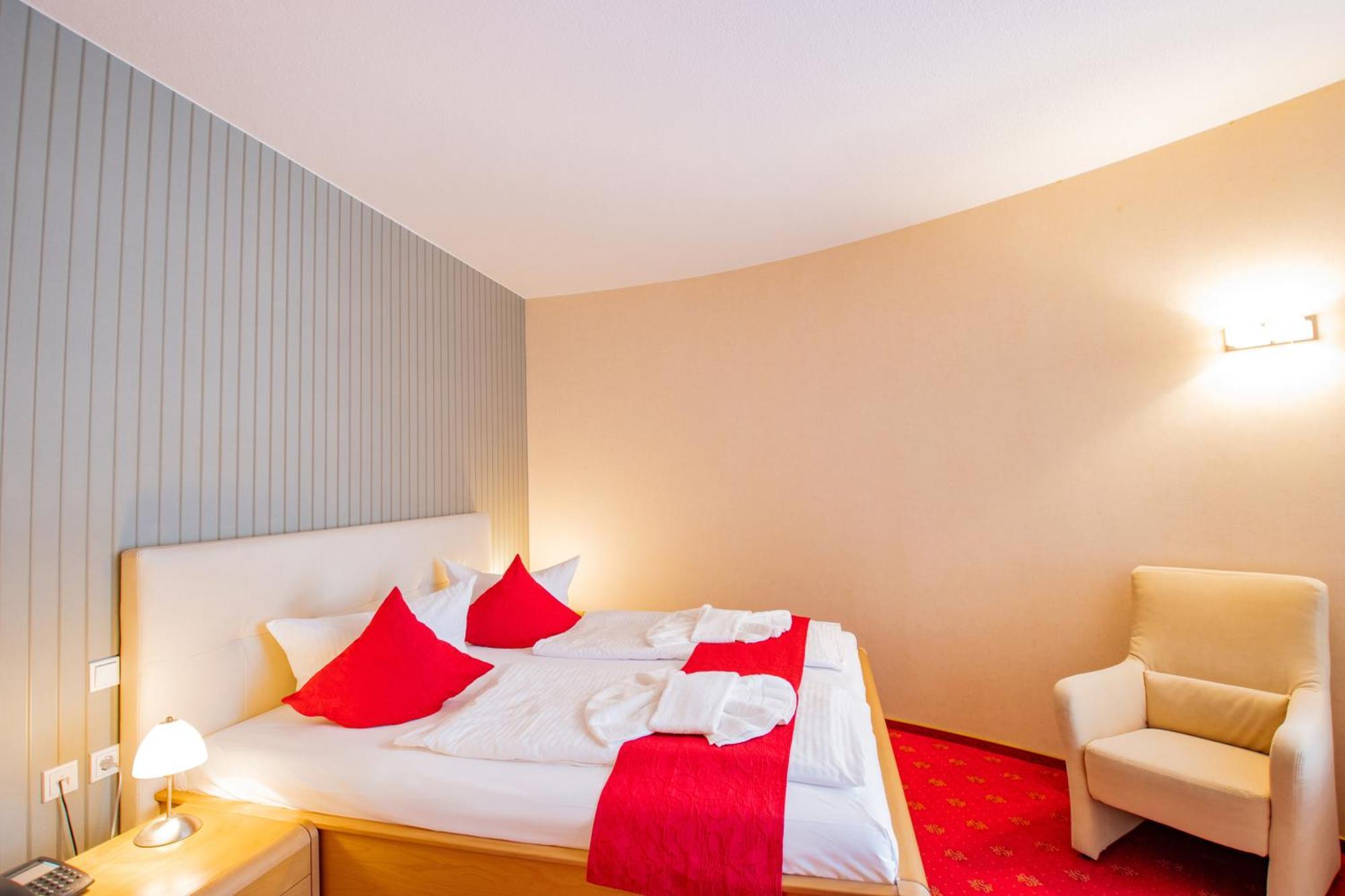 Seehotel Grossraeschen Exteriör bild